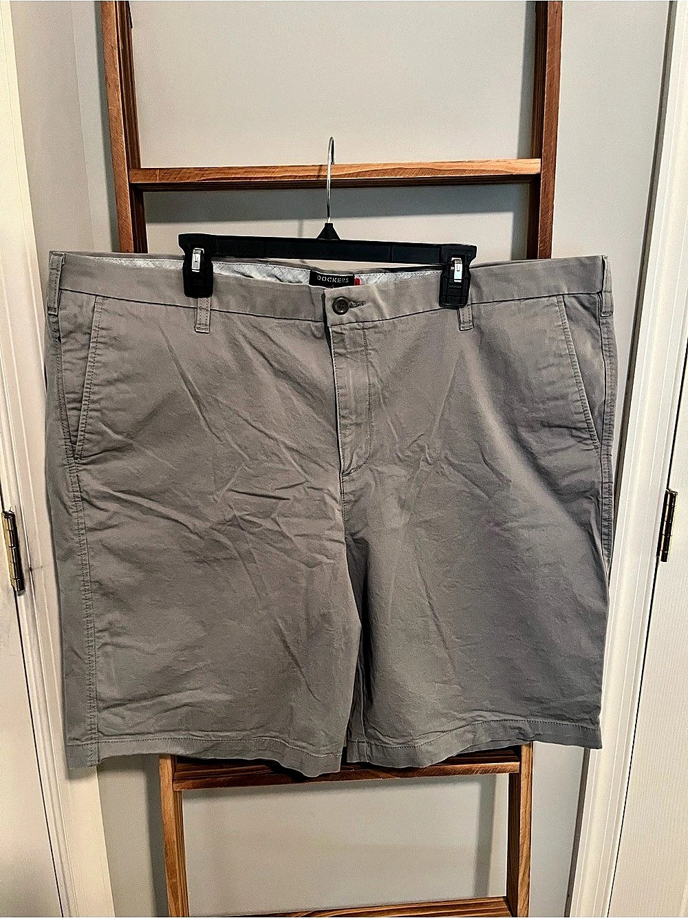 Dockers Supreme Flex Ultimate Shorts Men's Gray Flat Front Shorts Waist 44